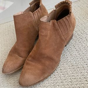 Camel booties / ankle boots